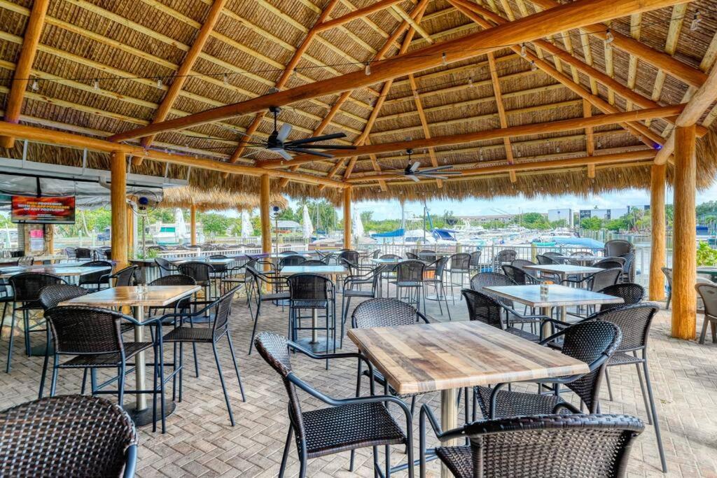 Waterfront, Pool, Tiki Bar & Grill, Gym, Location! Apartment Sarasota Exterior foto
